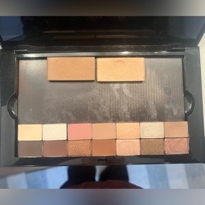 Mary Kay pallet. Highlight contour and eyeshadows